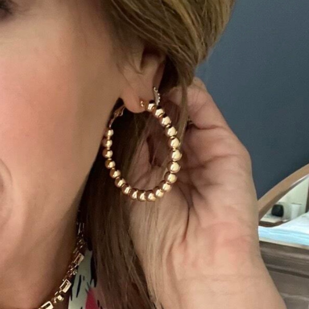 Minimalist Beaded Hoop Earrings - Picture 2 of 6